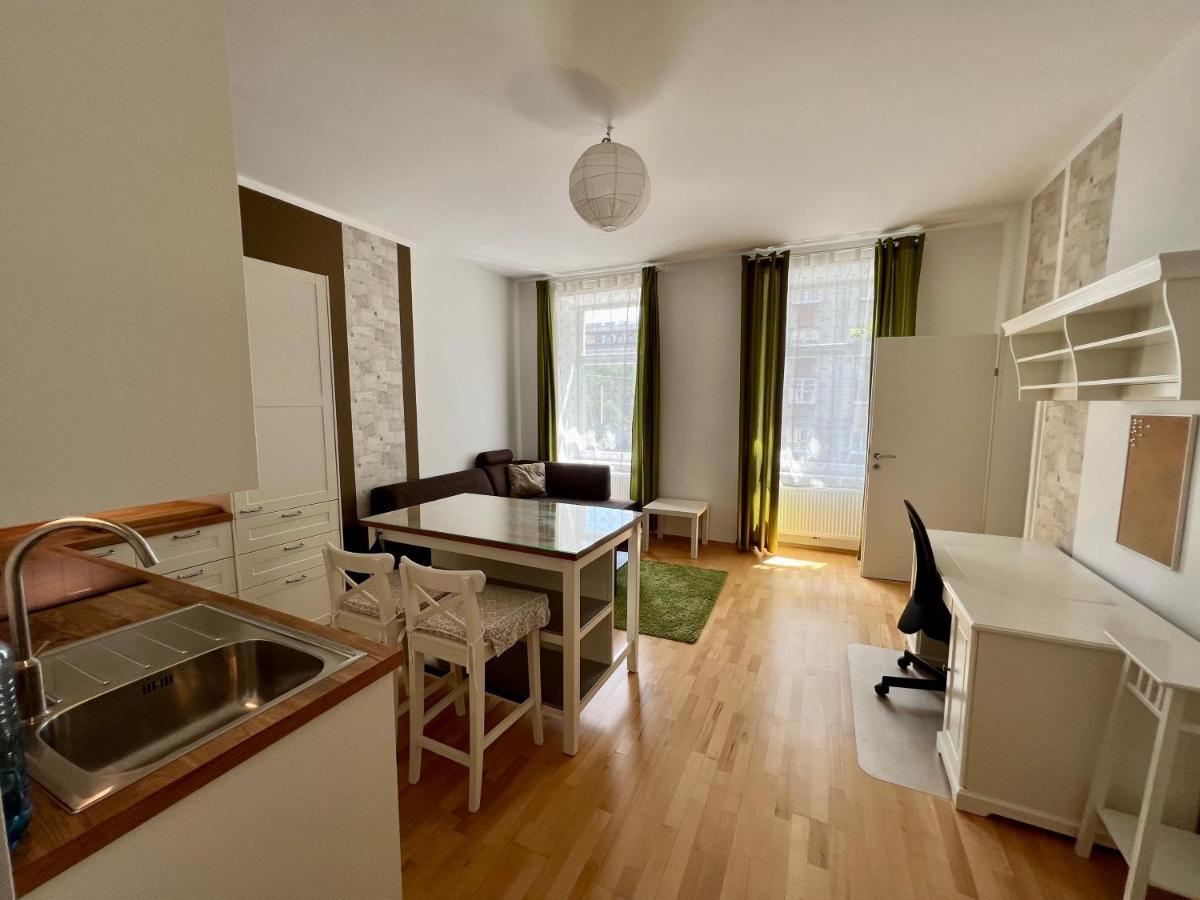 Cozy 2-Room Apartment Vienna Esterno foto